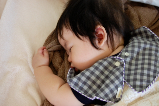 赤ちゃんのうつぶせ寝の危険性について